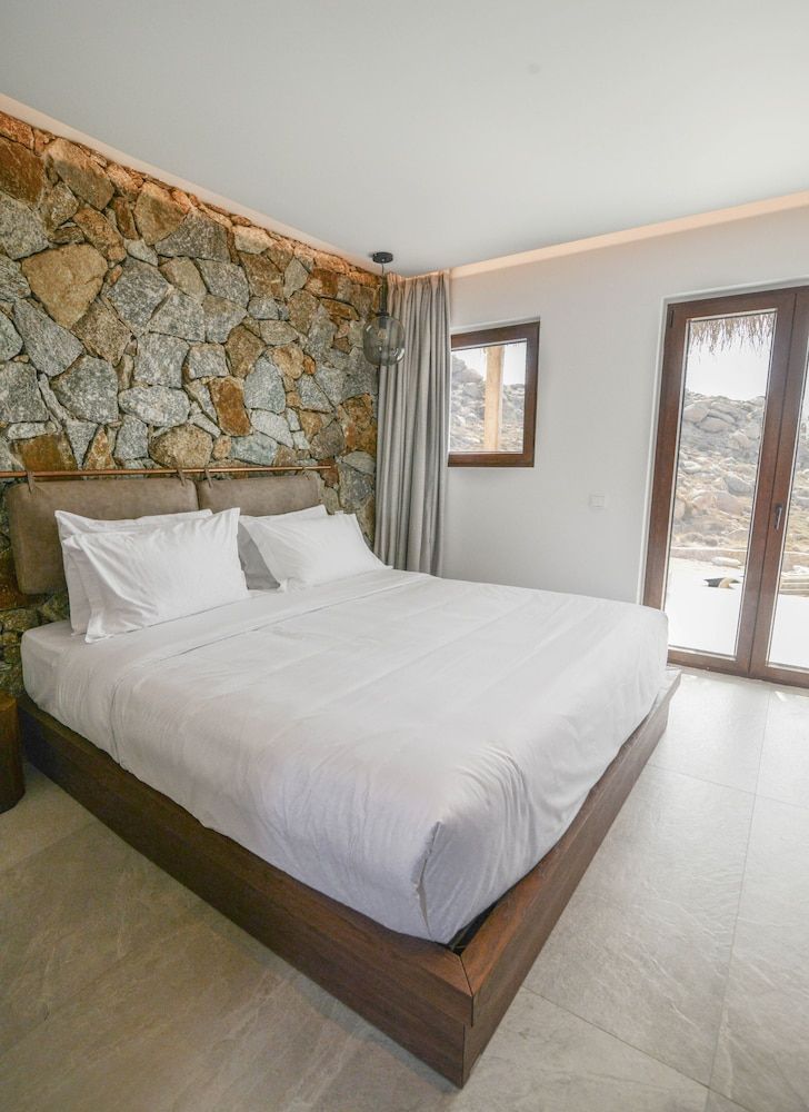 undefined Charisma Hotel and Wellness Suites 3
