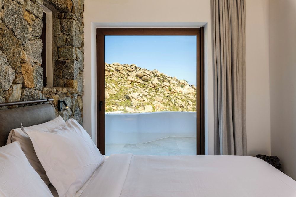 Cosy suite with private garden pool
