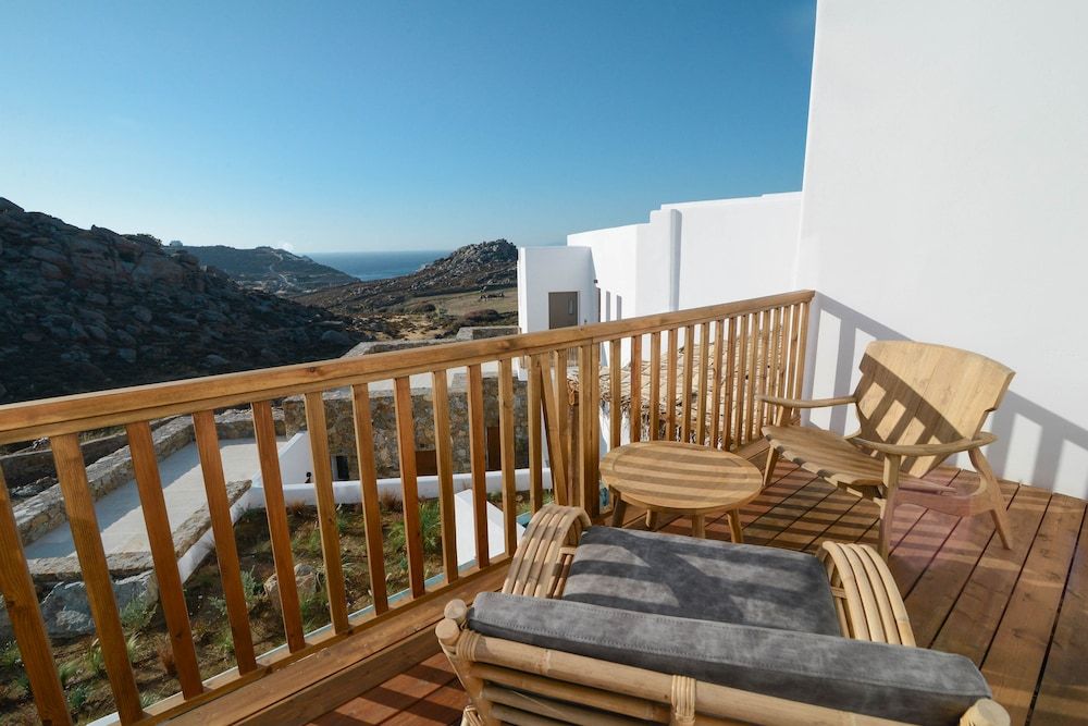 Charisma Hotel and Wellness Suites Deluxe Suite with Balcony and Sea View 4