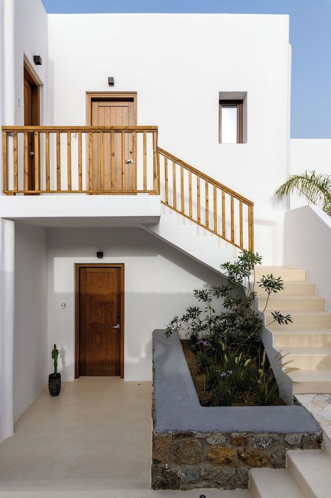 undefined Charisma Hotel and Wellness Suites 8