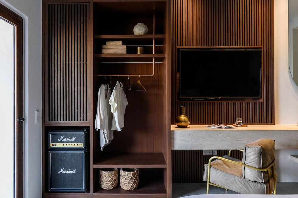 Charisma Hotel and Wellness Suites Honeymoon Suite with sea view and private pool 7