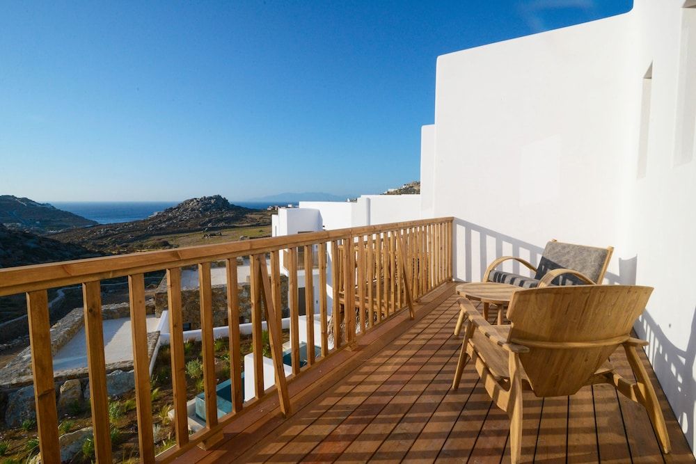 Superior Double room with Luxury Bath, Balcony and Sea View