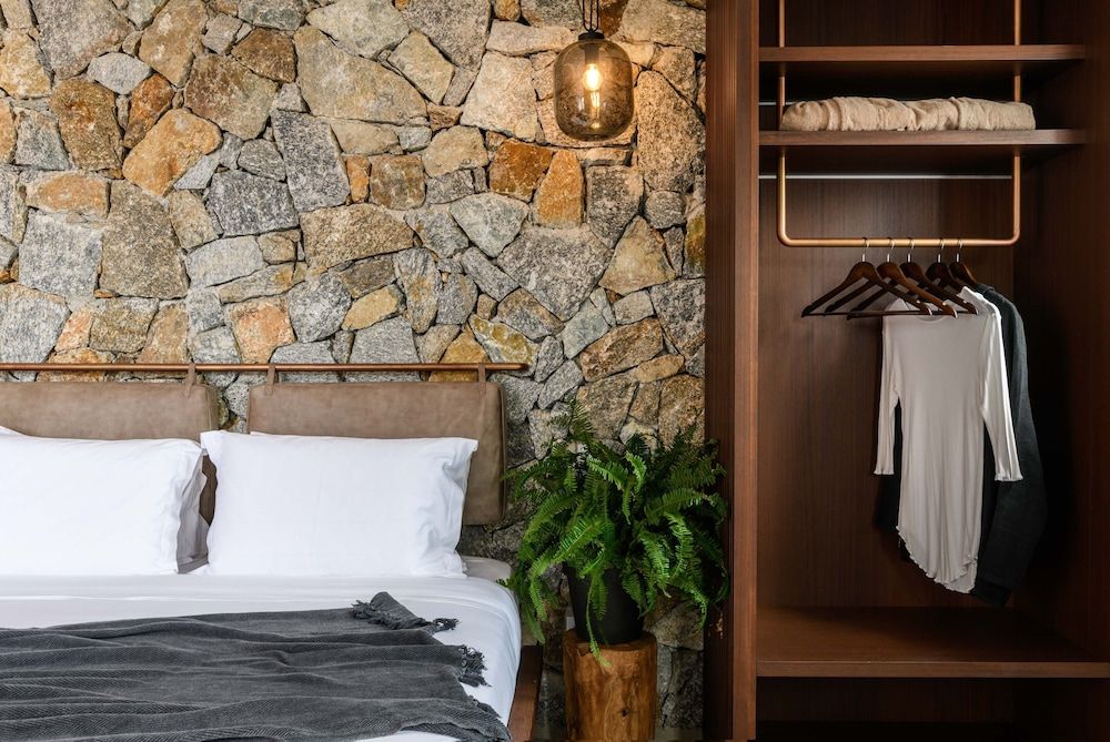 Charisma Hotel and Wellness Suites Deluxe Suite with Balcony and Sea View 8