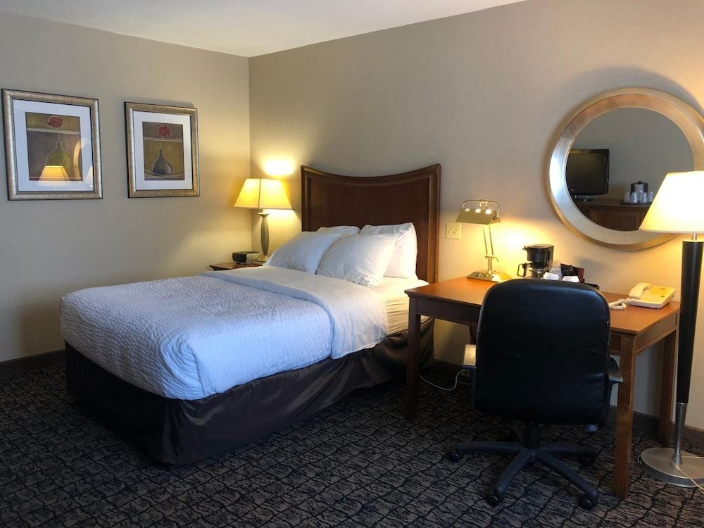 Cayuga Blu Hotel Room, Accessible 4