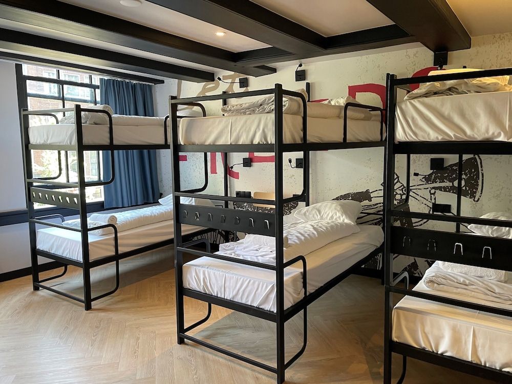 Shared Dormitory, Women only (8)