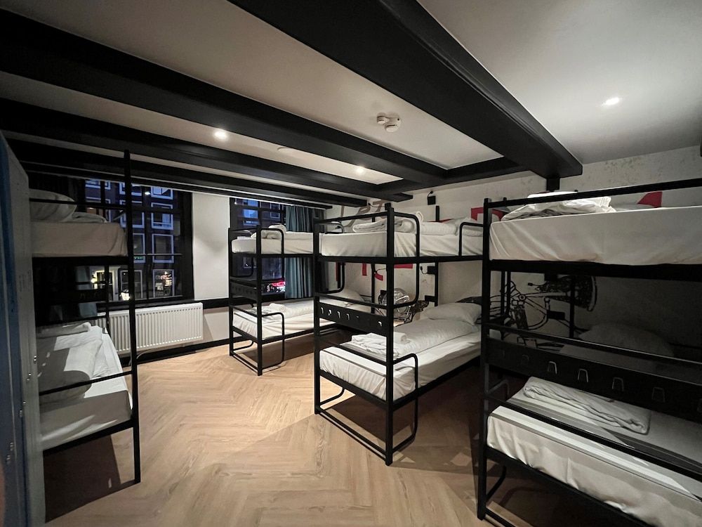Shared Dormitory, Women only (8)