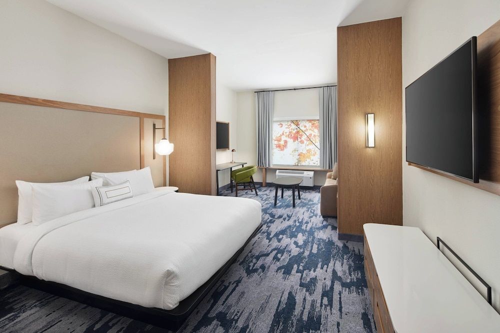 Suite, 1 King Bed with Sofa bed, Non Smoking (Hearing Accessible)
