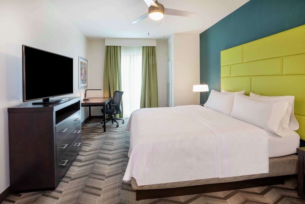Suite, 1 King Bed, Accessible, Bathtub