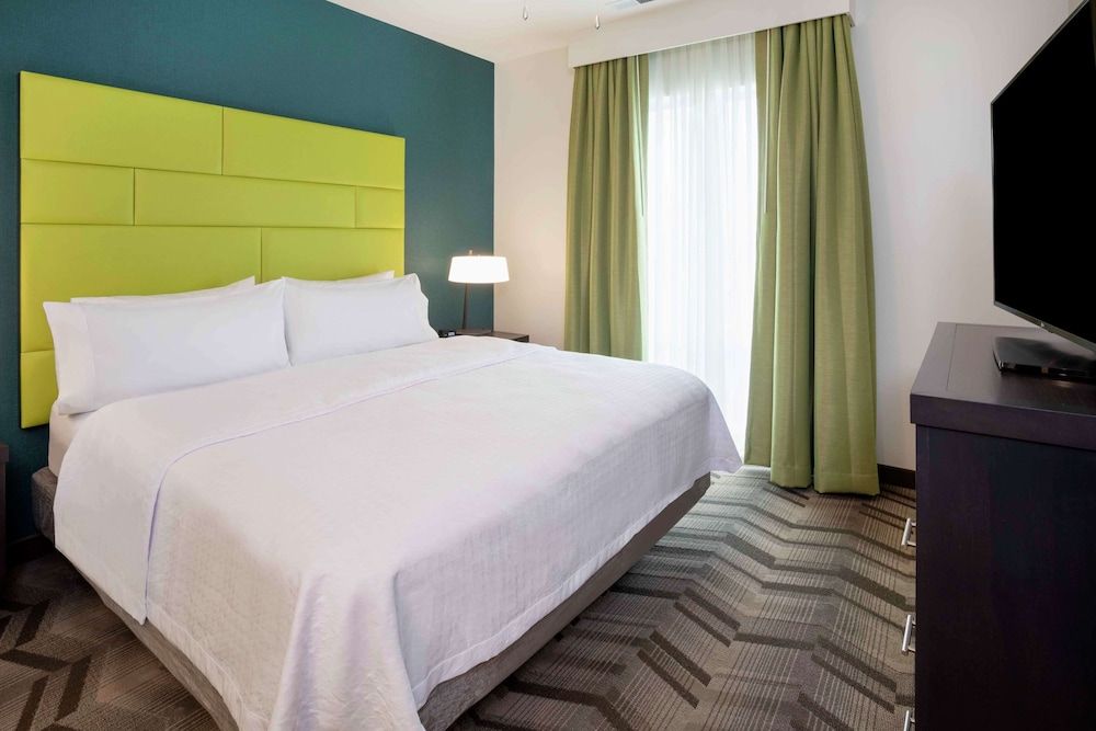 Suite, 1 King Bed, Accessible, Bathtub