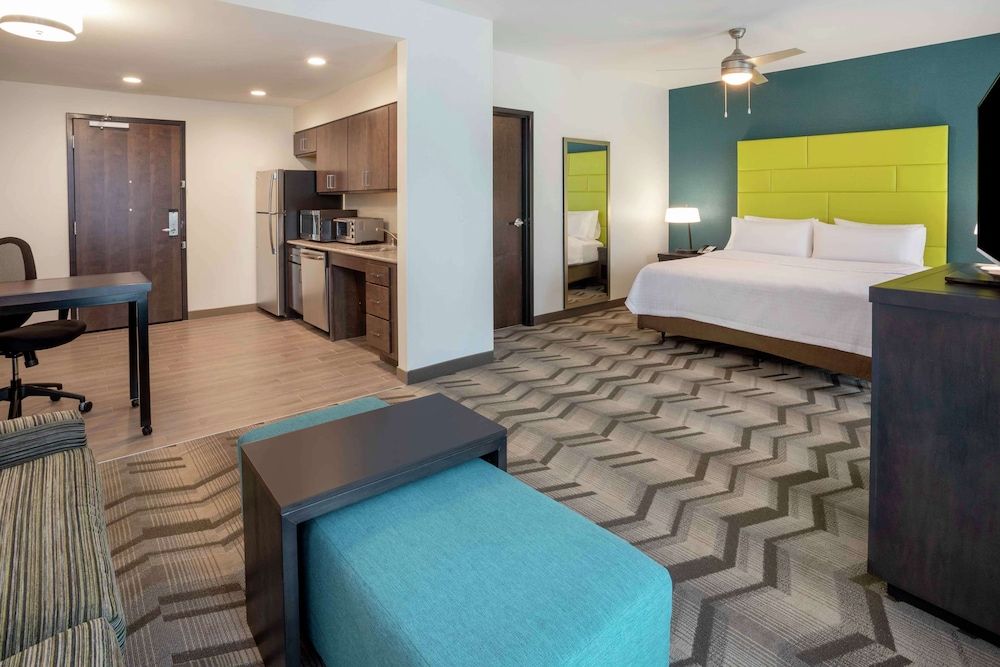 Studio, 1 King Bed, Accessible, Bathtub