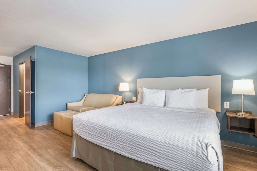 WoodSpring Suites Chicago Midway Room, 1 King Bed, Accessible, Non Smoking 2