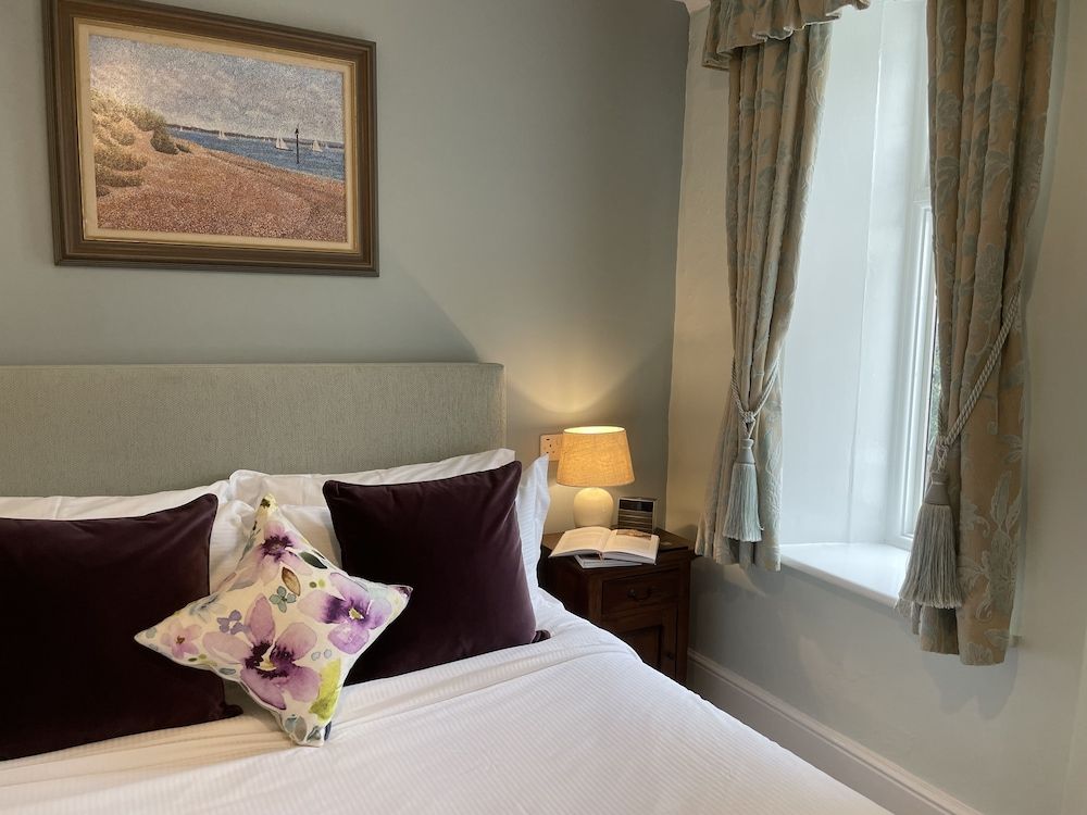 Edgcott House Double Room, Ensuite (Room 1) 2