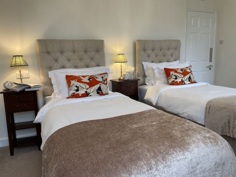 Edgcott House Double Room, Ensuite (Room 2 - Super King) 3