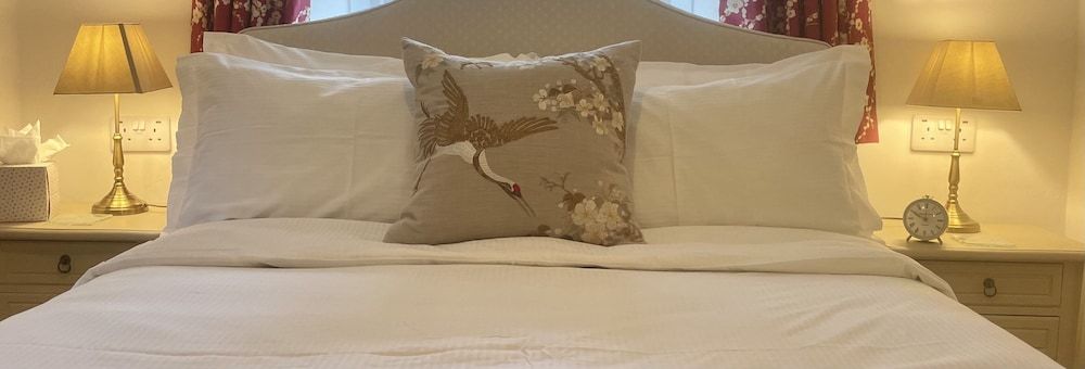 Edgcott House Double Room, Ensuite (Room 7) 4