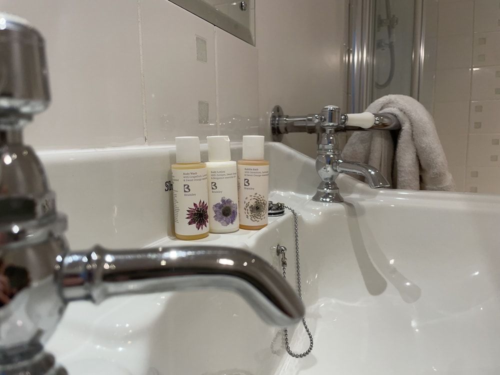 Edgcott House Double Room, Ensuite (Room 2 - Super King) 5