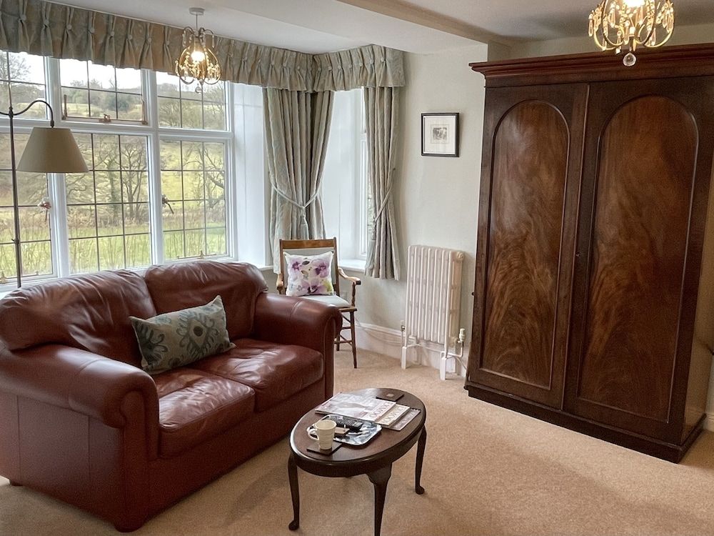 Edgcott House Double Room, Ensuite (Room 1) 3