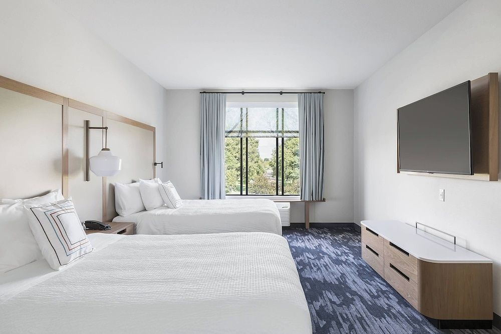 Suite, 2 Queen Beds, City View