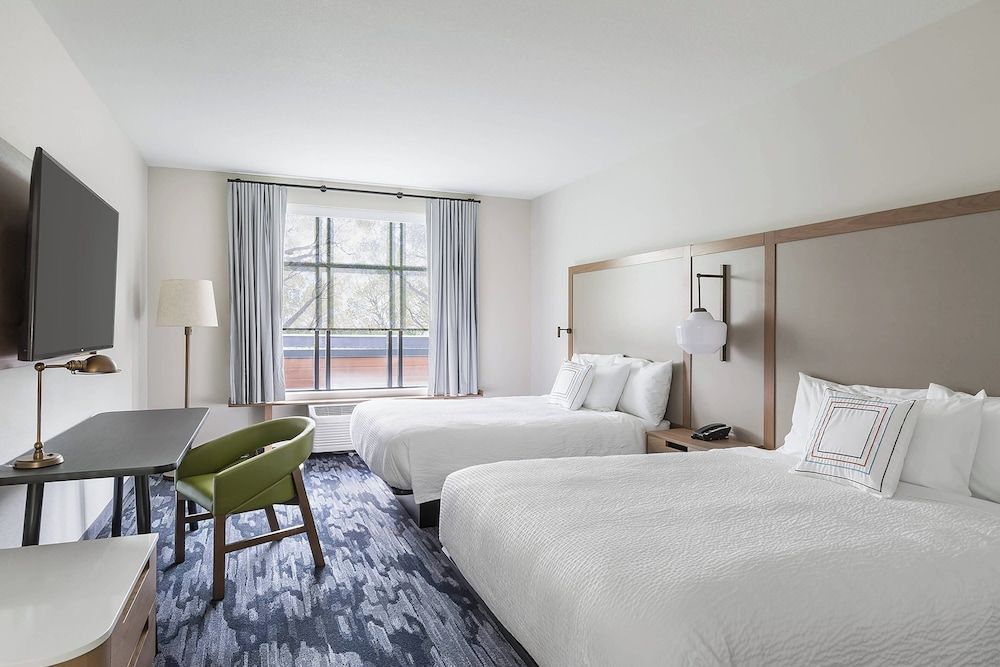 Room, 2 Queen Beds, City View