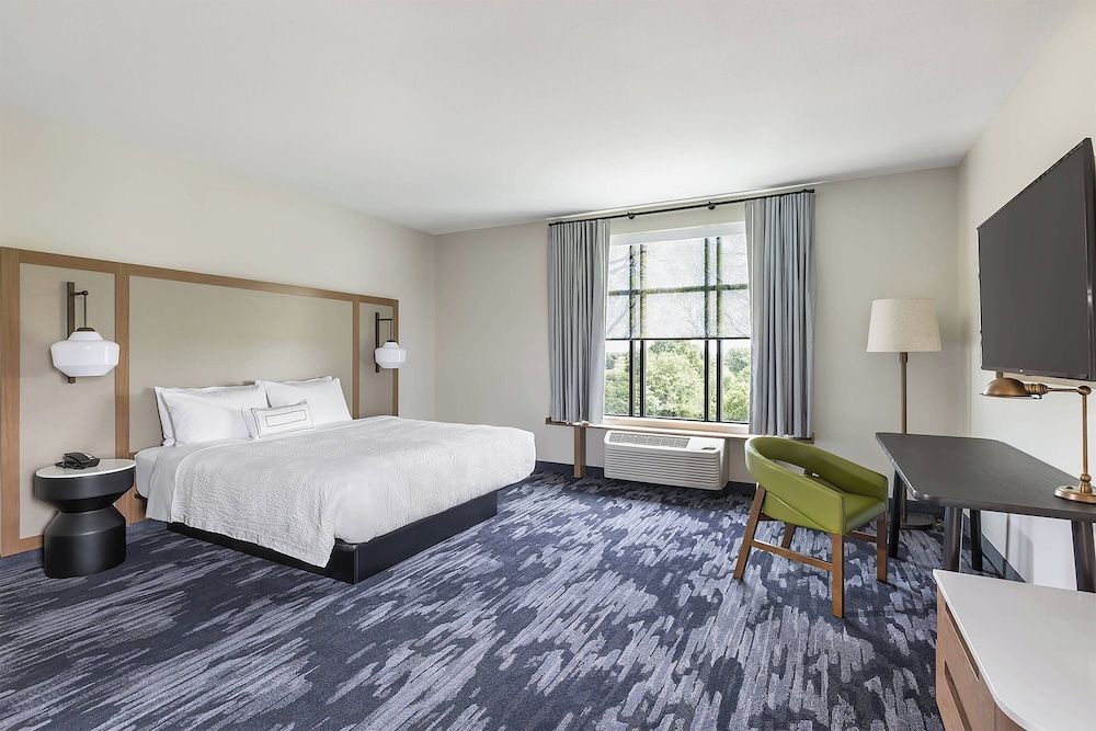 Studio, 1 King Bed, City View