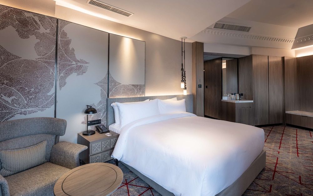 KING DELUXE ROOM