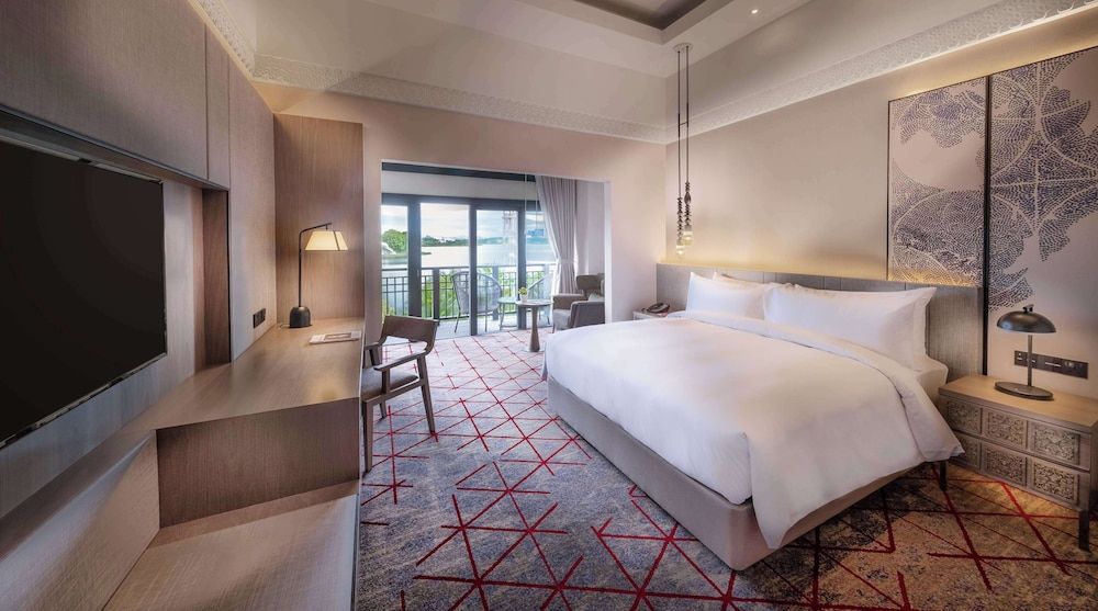 KING EXECUTIVE LAKE VIEW ROOM
