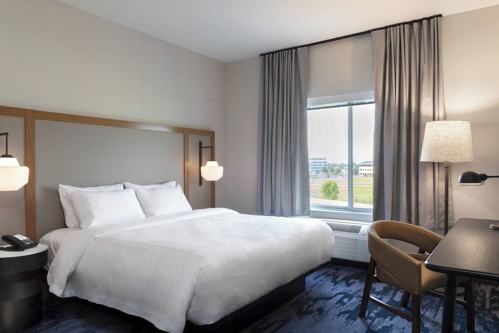 Room, 1 King Bed (Mobility Accessible, Tub)