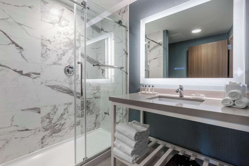 Cambria Hotel West Orange Standard Room, 2 Queen Beds 4