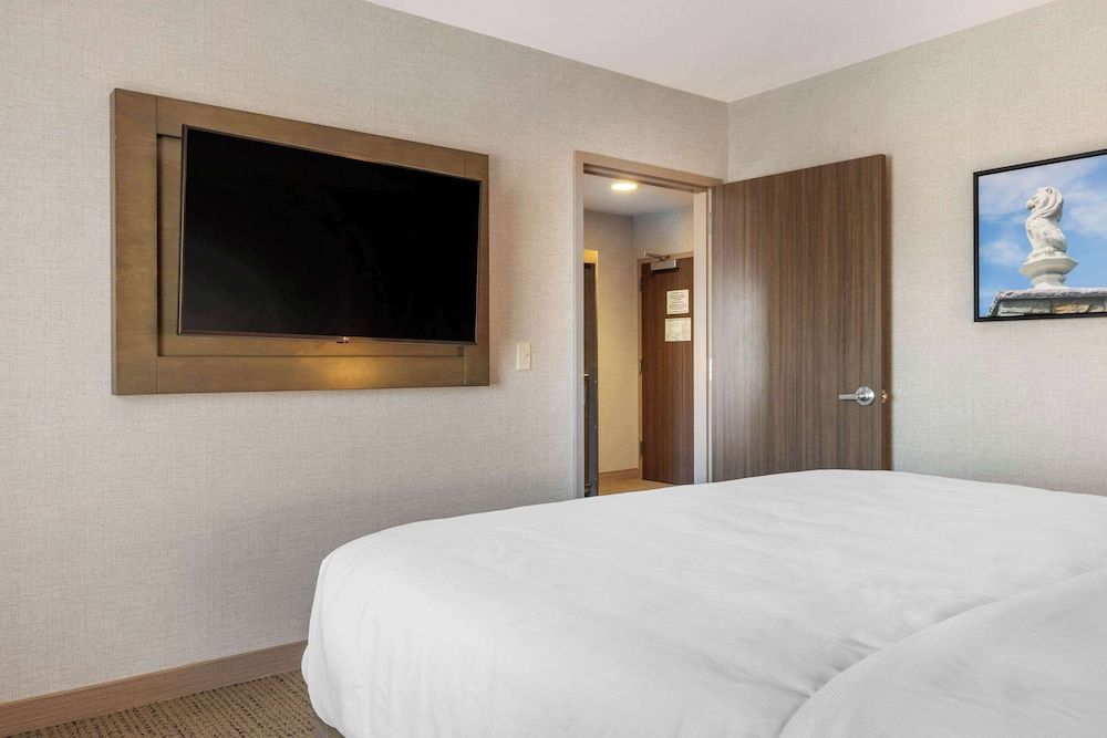 Cambria Hotel West Orange