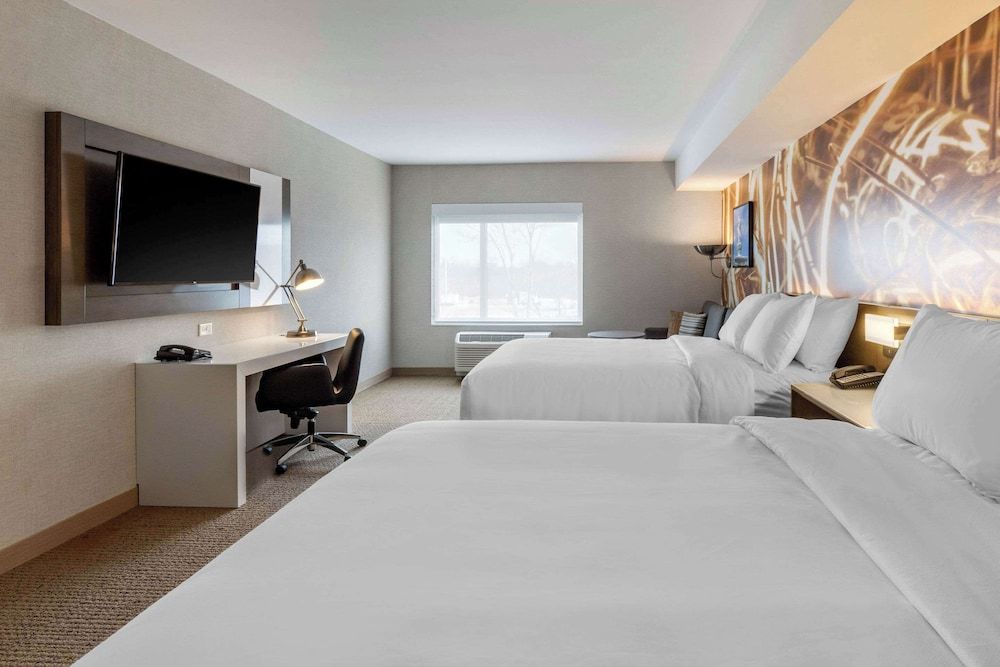 Cambria Hotel West Orange 2 Queen Beds Suite with Sofa Sleeper 2