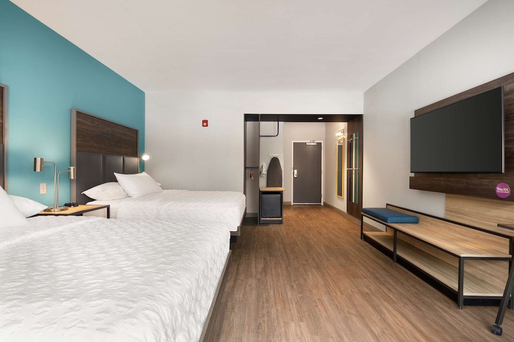 Room, 2 Queen Beds (Roll-In Shower)