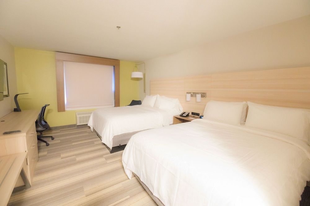 Suite, 2 Queen Beds, Accessible (Mobility Access Tub)
