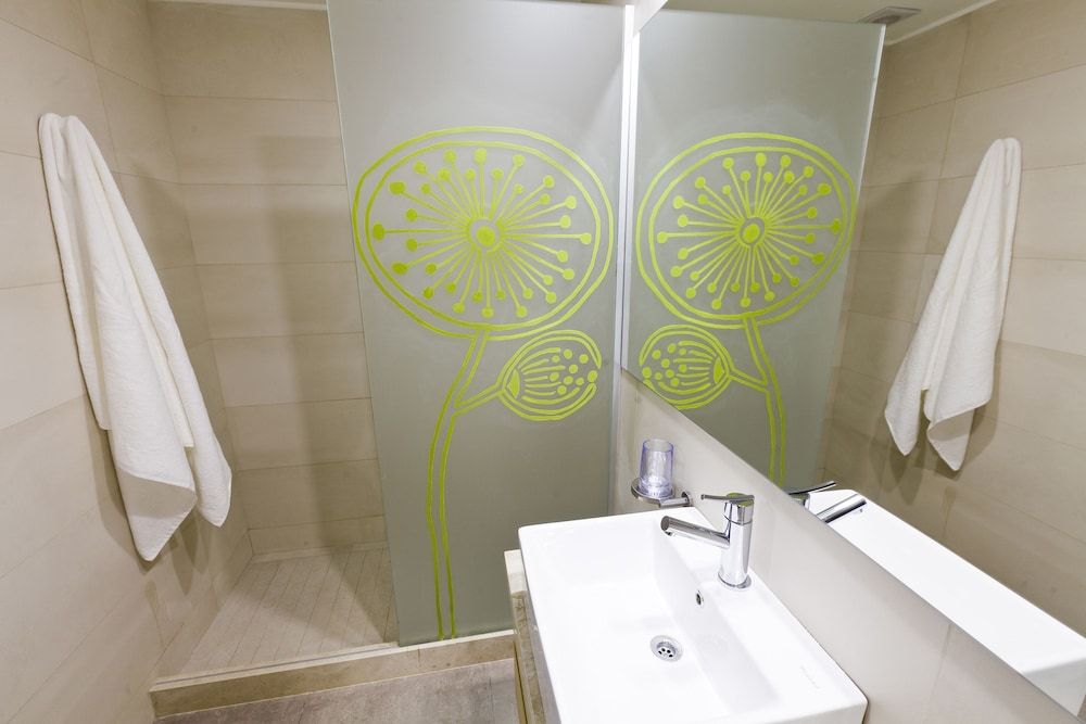 Le Montreal Apartments Studio 14