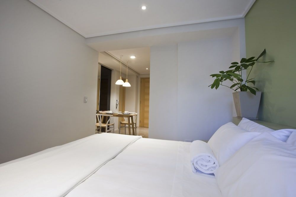 Le Montreal Apartments Studio 3