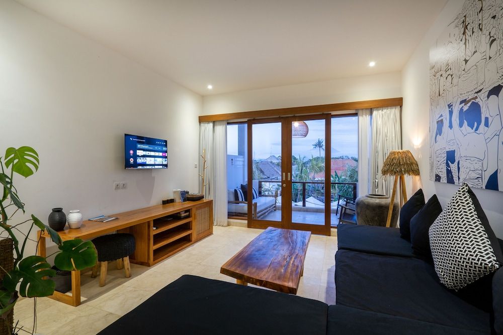 Ohana's Beachfront Resort & Beach Club Junior Suite 6