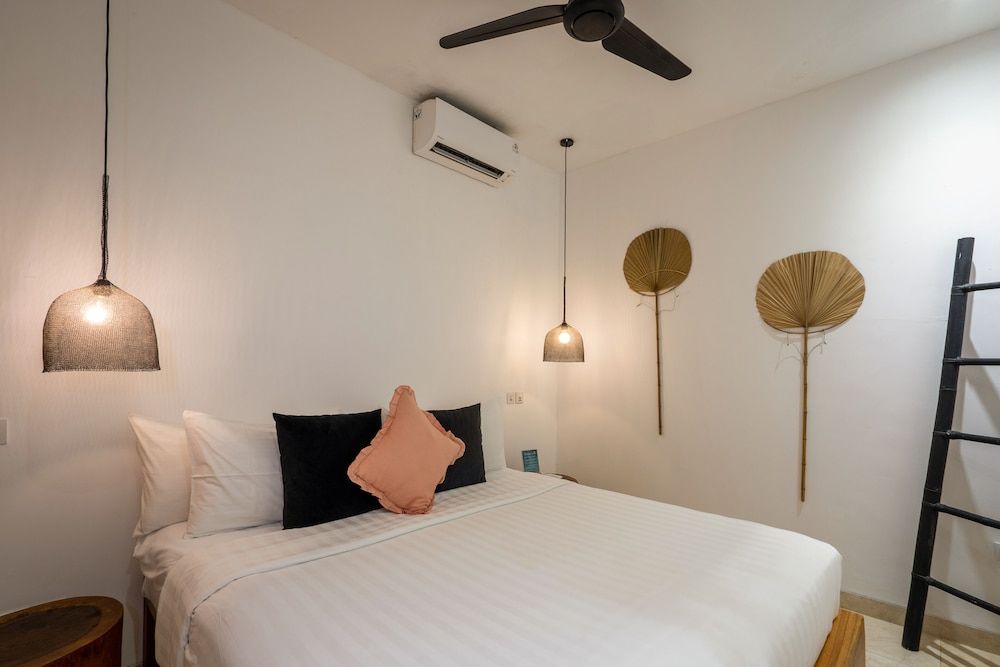 Ohana's Beachfront Resort & Beach Club Junior Suite 2