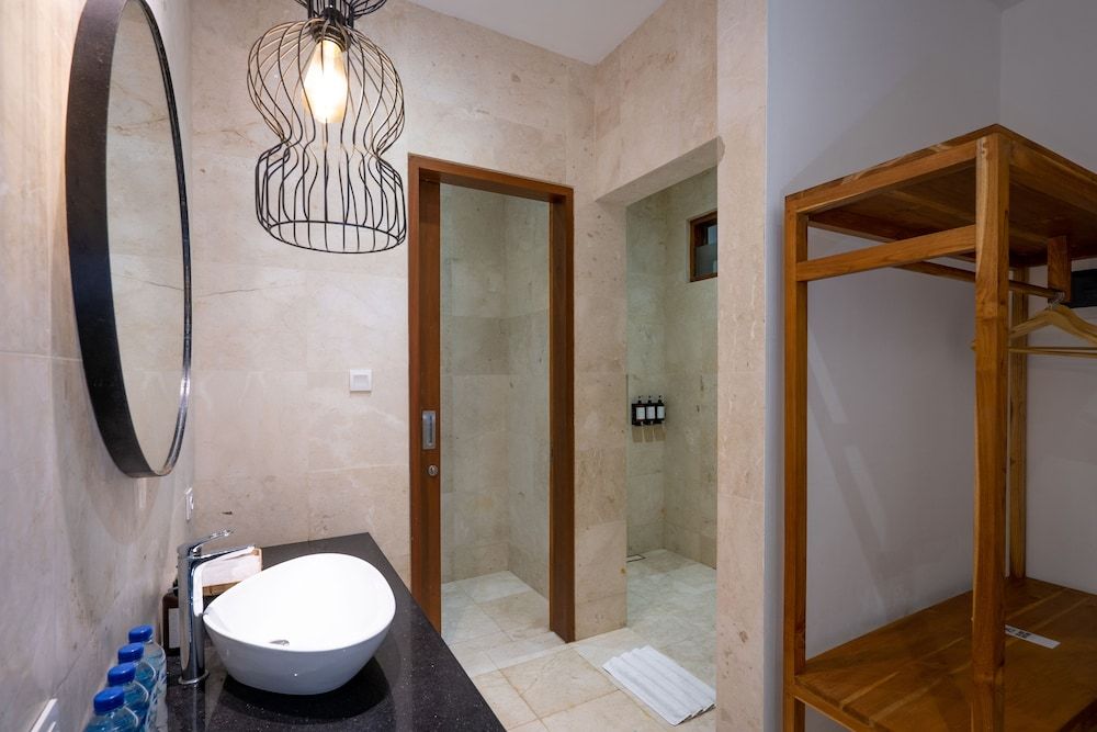 Ohana's Beachfront Resort & Beach Club Junior Suite 4