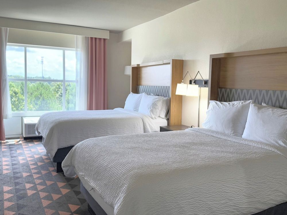 Standard Room, 2 Queen Beds, Roll-in Shower (Communications)