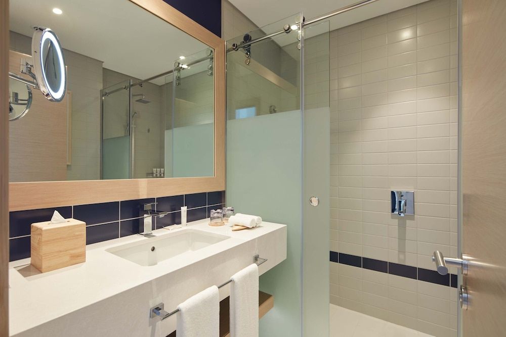 Vida Beach Resort Umm Al Quwain Deluxe Room, 2 Twin Beds, Partial Sea View 3