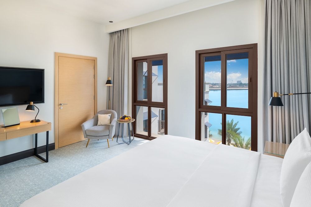 Vida Beach Resort Umm Al Quwain Deluxe Room, 1 King Bed, Sea View 4