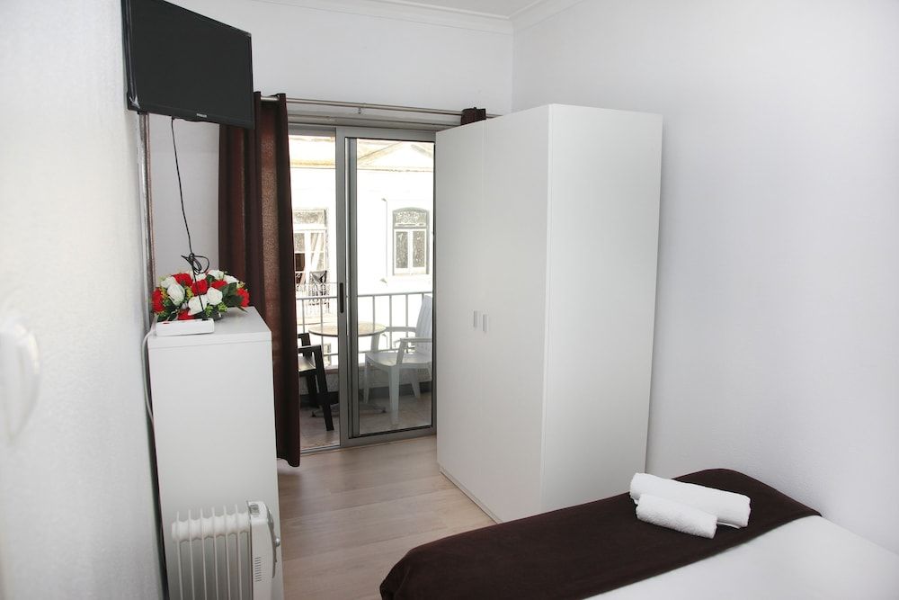 Lisbon Suite Home Double Room, Shared Bathroom 8