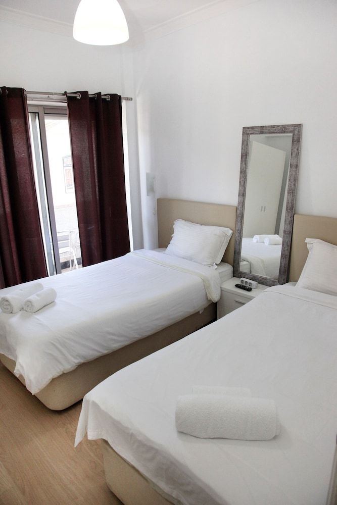 Lisbon Suite Home Double Room, Shared Bathroom 3