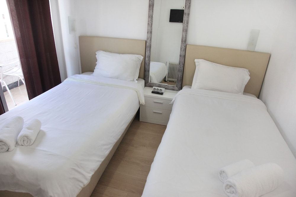 Lisbon Suite Home Double Room, Shared Bathroom 2