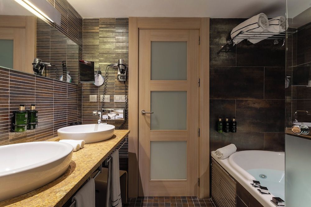 undefined The Level at Melia Sevilla 10