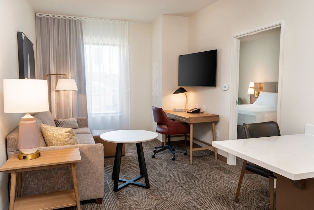Suite, 1 Bedroom, Roll-in Shower, Kitchen (Communications Accessible)
