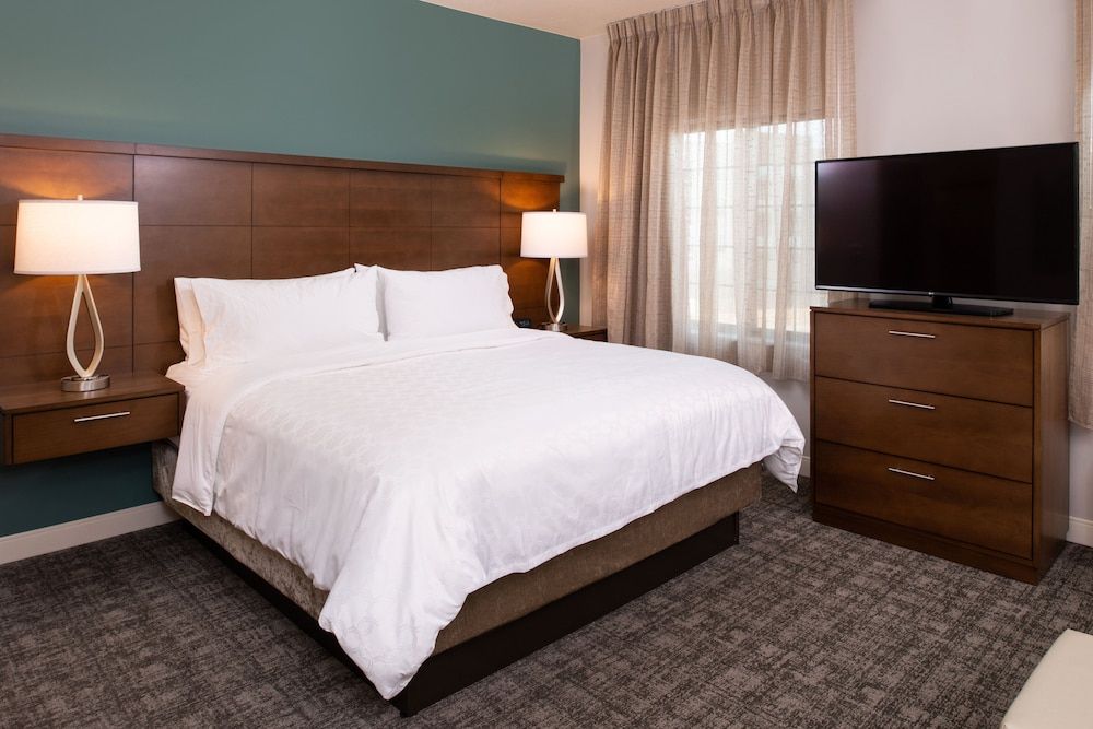 Studio Suite, 1 King Bed, Accessible (Communications, Roll-In Shower)