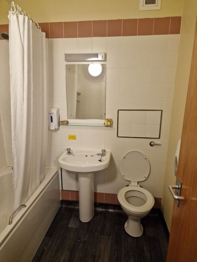 Britannia Inn Glasgow Standard Double Room 14