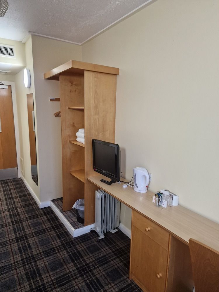 Britannia Inn Glasgow Standard Twin Room 8