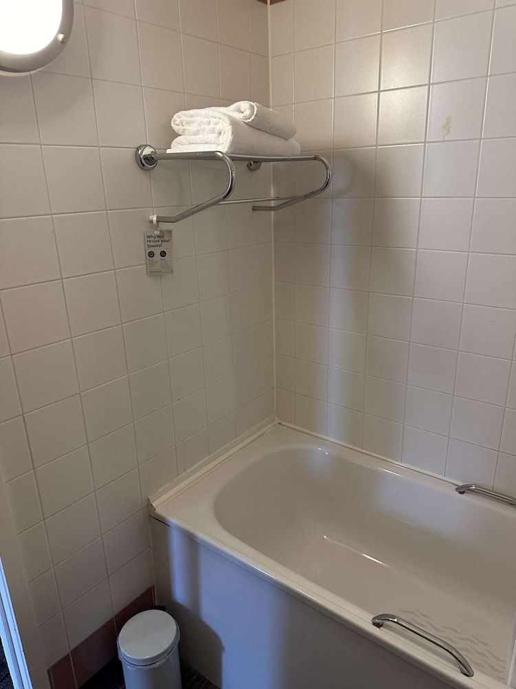 Britannia Inn Glasgow Standard Double Room 11