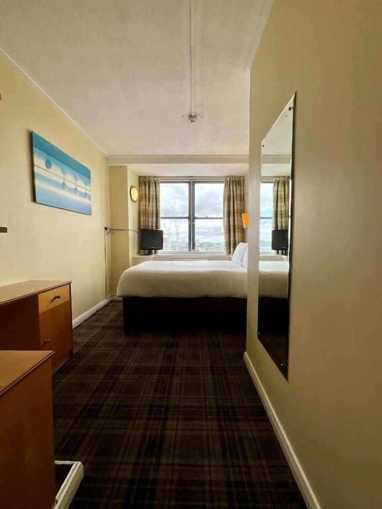 Britannia Inn Glasgow Standard Double Room 7