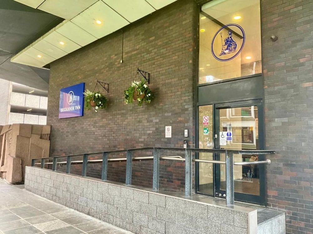 undefined Britannia Inn Glasgow 8